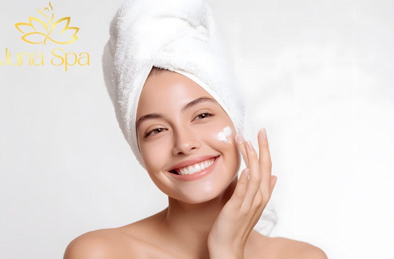 Tránh dùng son dưỡng ẩm lên mặt