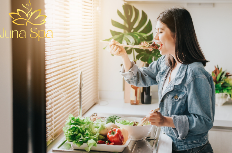 Đừng chỉ ăn rau mà không dùng mỹ phẩm